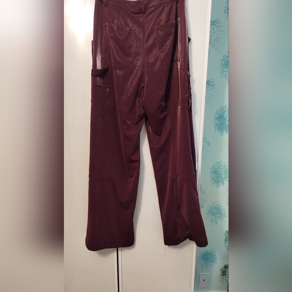 Everlane Vinyl  Burgundy Wide-Leg Pants sz M - Picture 2 of 3